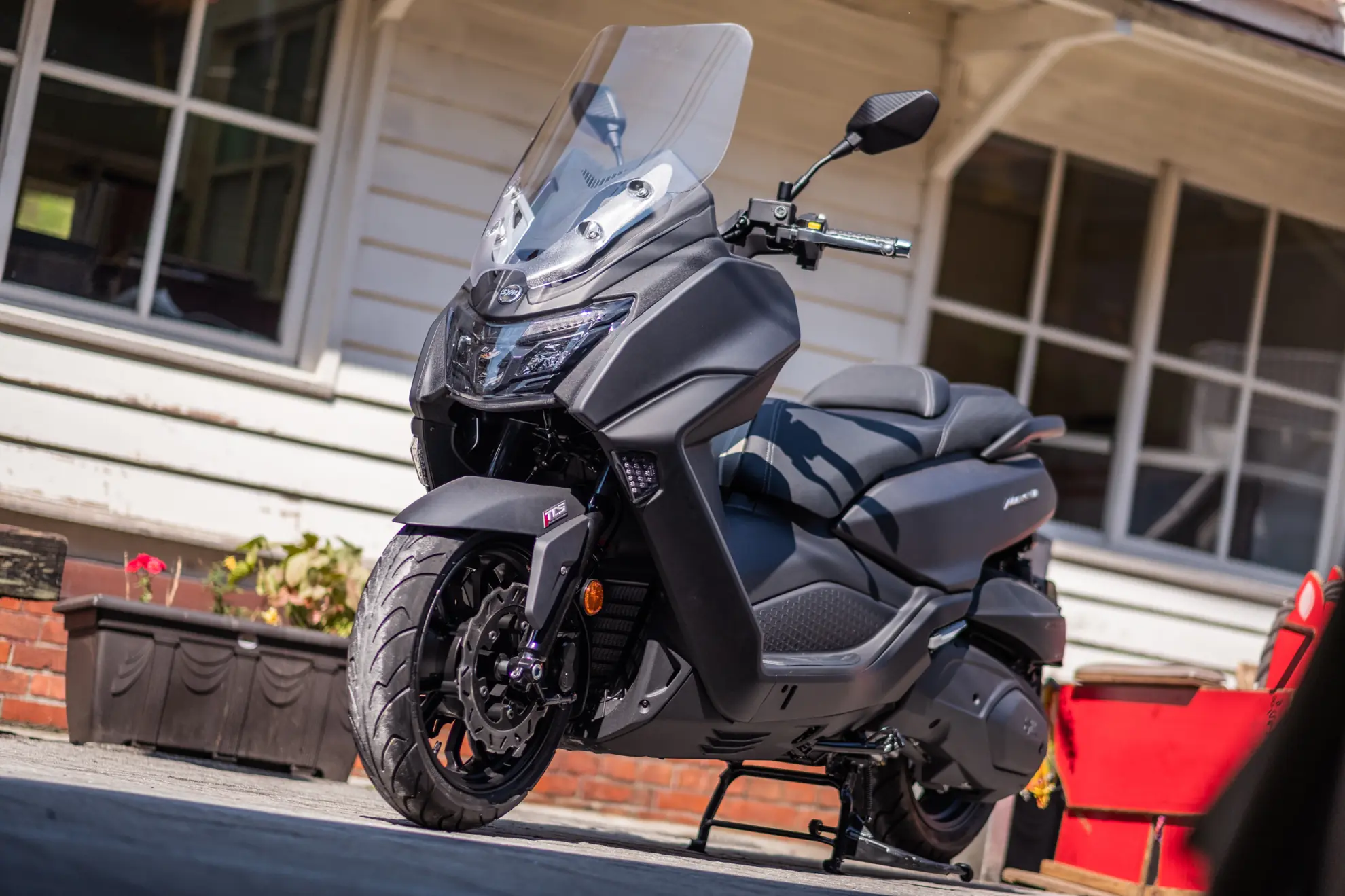 SYM 冠絕群輪 歡慶大型速可達銷售冠軍 MAXSYM 400祭出限量超值優惠 SYM 冠絕群輪 歡慶大型速可達銷售冠軍 MAXSYM 400祭出限量超值優惠